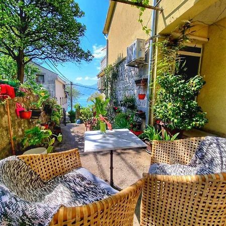 Apartment On The Shore Of The Bay Of Kotor With Free Wi-Fi Eksteriør billede
