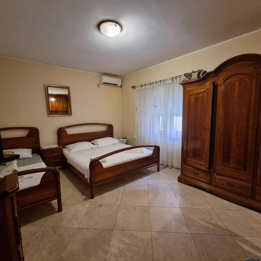 Apartment On The Shore Of The Bay Of Kotor With Free Wi-Fi Eksteriør billede