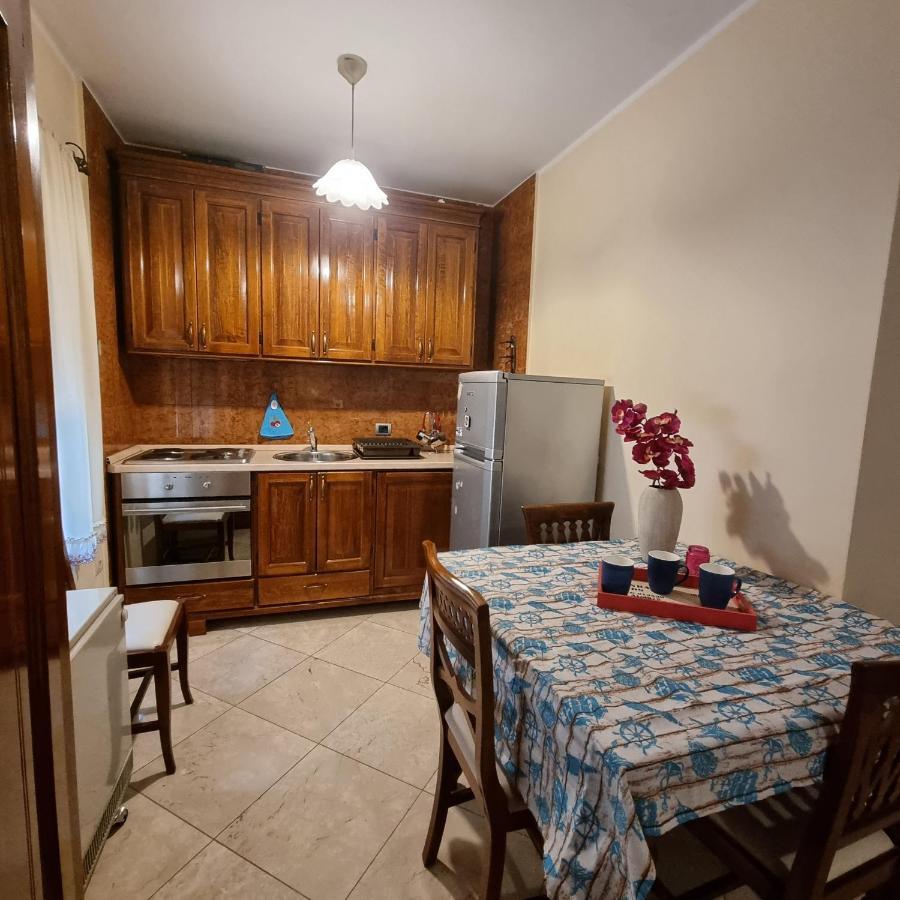 Apartment On The Shore Of The Bay Of Kotor With Free Wi-Fi Eksteriør billede