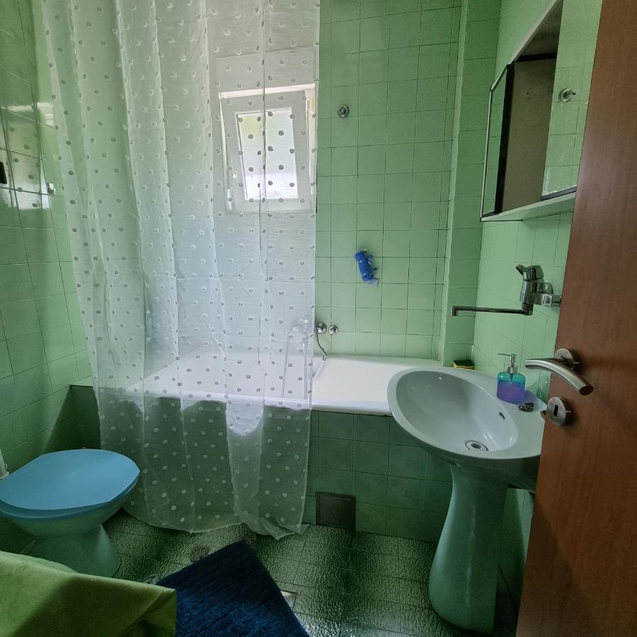 Apartment On The Shore Of The Bay Of Kotor With Free Wi-Fi Eksteriør billede
